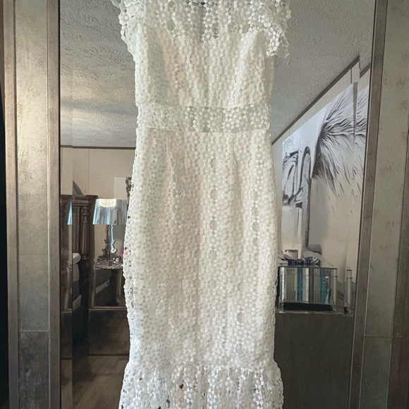 Dresses & Skirts - White Floral Lace Midi Dress with Ruffled Hem